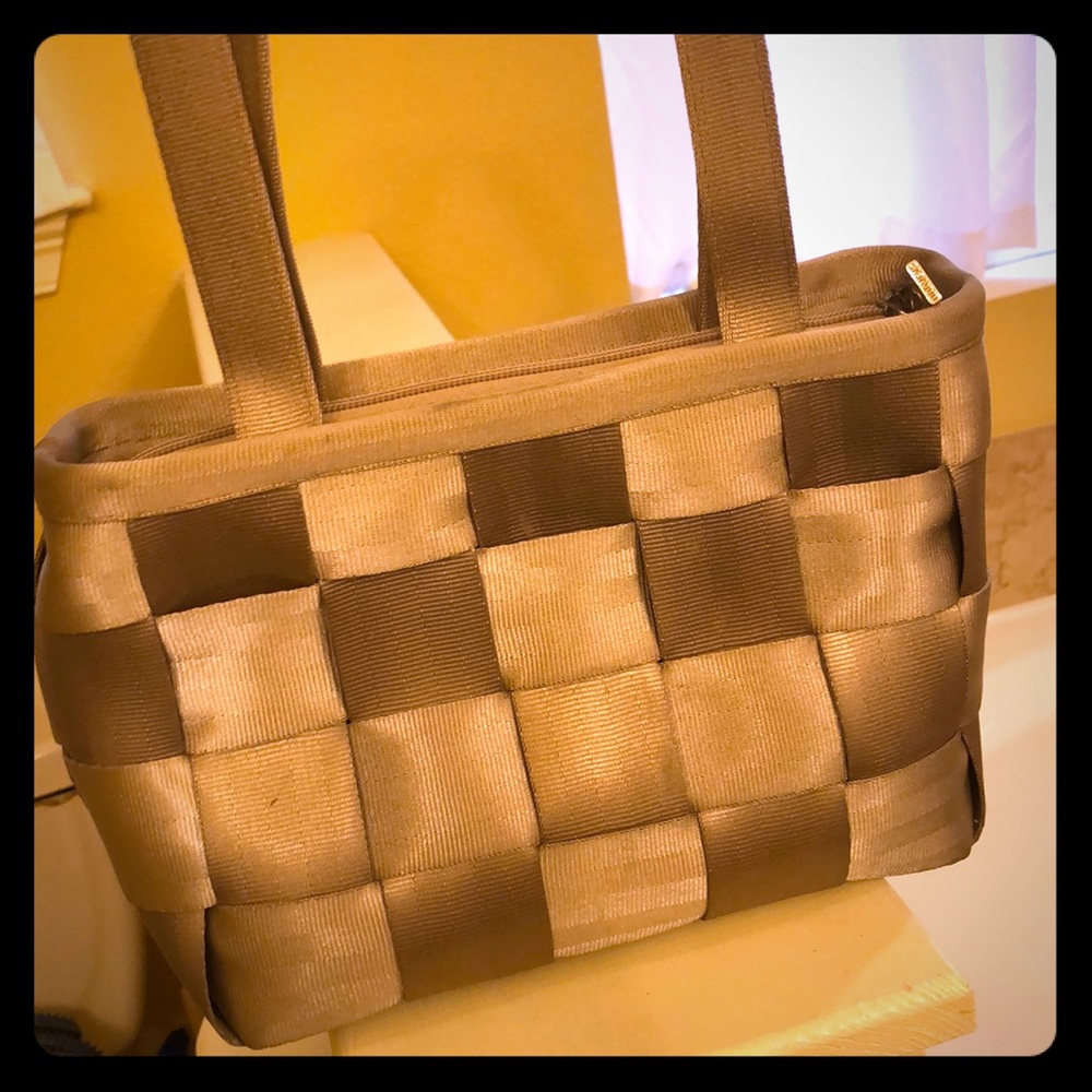 Harveys seatbelt shoulder bag